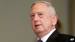 El secretario de Defensa de EE.UU., Jim Mattis, realiza una visita no anunciada a Irak.