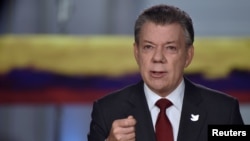 El presidente de Colombia, Juan Manuel Santos, destaca la reconcilicación entre las FARC y los exparamilitares.