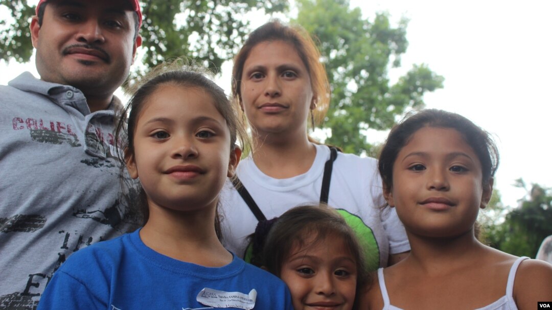 El Centro Pew considera que el número de indocumentados se ha mantenido estable,y de darse una acción ejecutiva se beneficiaría al menos el 38% de la población indocumentada. [Foto Archivo, VOA].