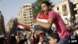 Egyptian anti-Mubarak protesters demonstrate in Cairo's Tahrir square on June 2, 2012. 