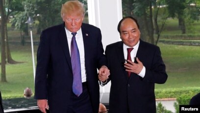 Ông Trump và ông Phúc tại Hà Nội hôm 12/11.