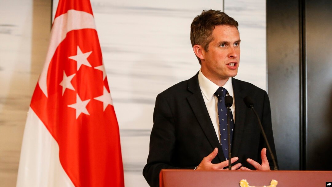 Menteri Pertahanan Inggris Gavin Williamson memberikan sambutan pada Forum Pertahanan dan Keamanan Asia di Singapura, Sabtu, 2 Juni 2018. 