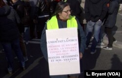 A yellow vest protester calls for less violence but for demonstrations to continue.
