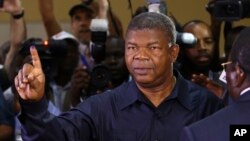 Joao Lourenco, candidat du pouvoir au pouvoir, le Mouvement populaire pour la libération de l'Angola (MPLA), a voté à Luanda, Angola, 23 août 2017.