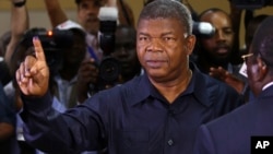 Le nouveau président investi Joao Lourenco après avoir à Luanda, Angola, le 23 août 2017.