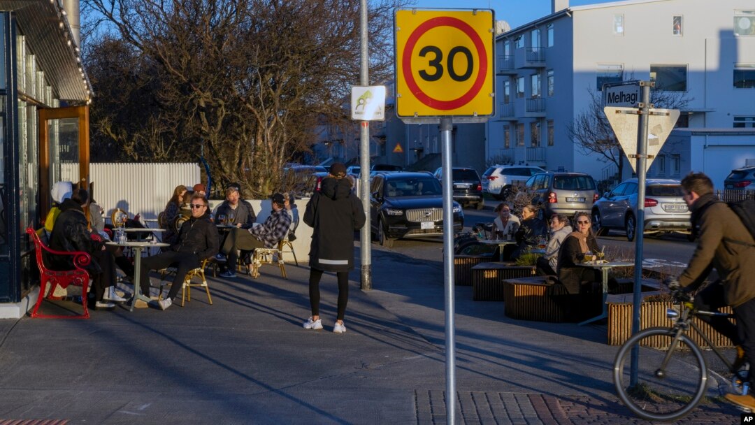 Restoran dan sejumlah bisnis di Reykjavik, Islandia mulai buka kembali. 