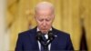 26 Ağustos'ta Kabil'de düzenlenen bombalı saldırıda ölen Amerikan askerleri için saygı duruşunda bulunan Başkan Joe Biden