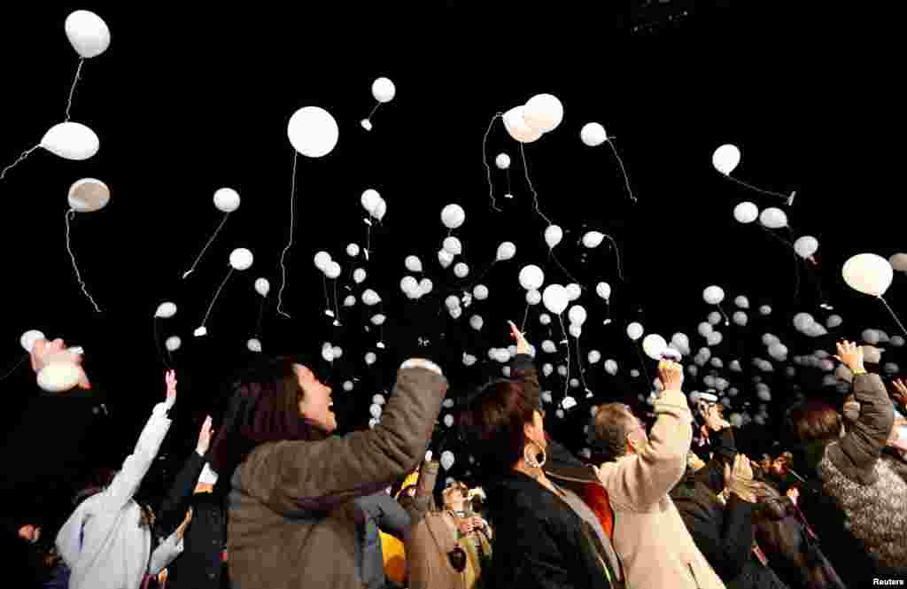 People release balloons as they take part in a New Year countdown event in celebrations to ring in 2018 in Tokyo, Japan.