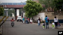 Además de este paso, también fueron habilitados los puntos ubicados en Paraguachón (Maicao), José Antonio Páez (Arauca), Puerto Carreño (Vichada) y Puente Unión (Puerto Santander). 