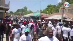 Ayiti: Plizyè Sitwayen nan Trou-Du-Nord Manifeste pou Pote Soutyen yo ak Pouvwa Jovenel Moïse la