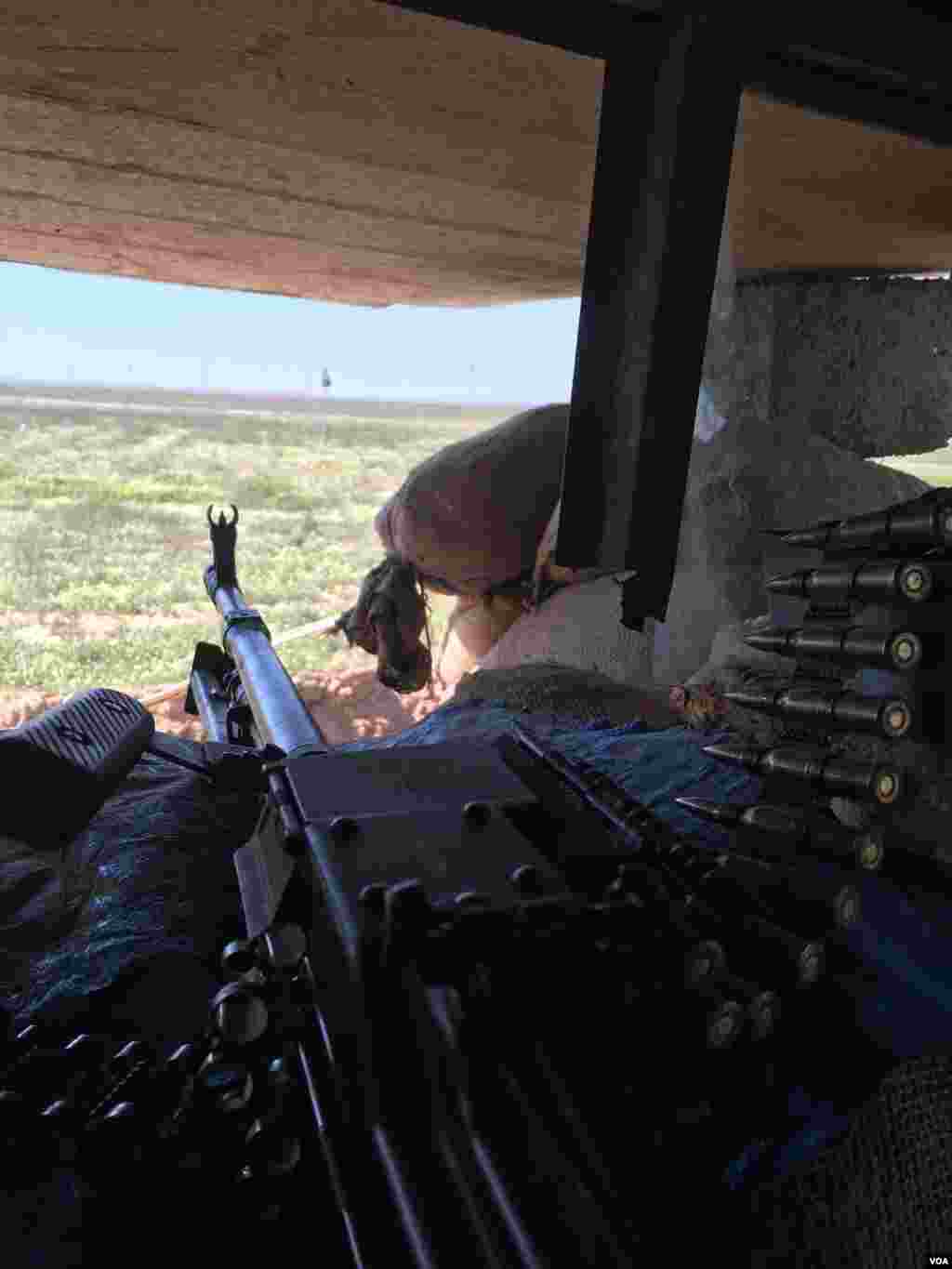 Machine gun and bullets are at the ready at the final Iraqi Kurdish Peshmerga base in Makhmour on the frontline against Islamic State, March 8, 2016. (S. Behn/VOA)