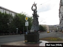 莫斯科郊外的一处二战纪念碑。俄罗斯有很多二战纪念碑，但二战史很少提中国战场。(美国之音白桦拍摄)