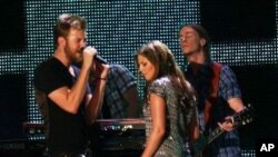 Sastav Lady Antebellum na koncertu