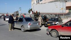 لیبیائی حکام کا کہنا ہے کہ حملہ آور فوجی وردیوں میں ملبوس تھے