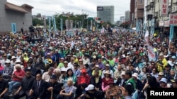 Những người ủng hộ Đài Loan độc lập tham gia một cuộc tập hợp phản đối điều mà họ nói là những nỗ lực thôn tính của Trung Quốc ở Đài Bắc, Đài Loan, ngày 20 tháng 10, 2018.