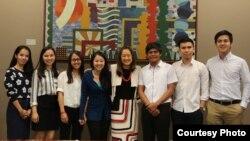 Fulbright awardees of 2016 cohort and Charge d'Affaires Julie Chung posed for picture during a pre-departure orientation session at the US Embassy in Phnom Penh. (Courtesy photo / US Embassy Phnom Penh)