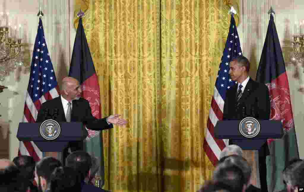 باراک اوباما رئیس جمهور ایالات متحده امریکا در کنفرانس مشترک خبری با محمد اشرف غنی تعهد کرد که شمار سربازان امریکایی مستقر در افغانستان را در سال ۲۰۱۵ کاهش نخواهد داد
