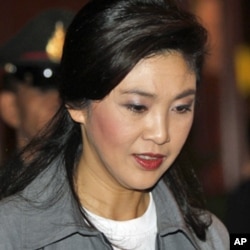 Thailand's Prime Minister Yingluck Shinawatra arrives at the Flood Relief Operation centre (FROC) in Bangkok October 28, 2011
