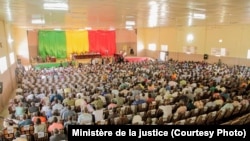 Ouverture du procès de Sanogo devant une cour d'assises de Sikasso, dans le sud du Mali, le 30 novembre 2016.