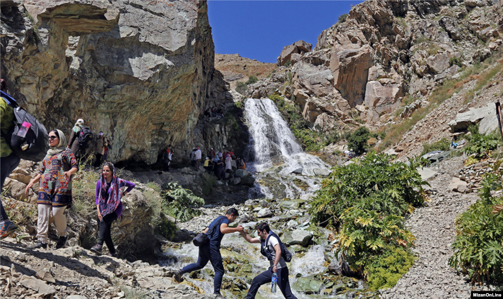 مسیر آهار به آبشار و منطقه ییلاق شکرآب یکی از مسیرهای دیدنی و جذاب تهران است. عکس: سید وحید حسینی 