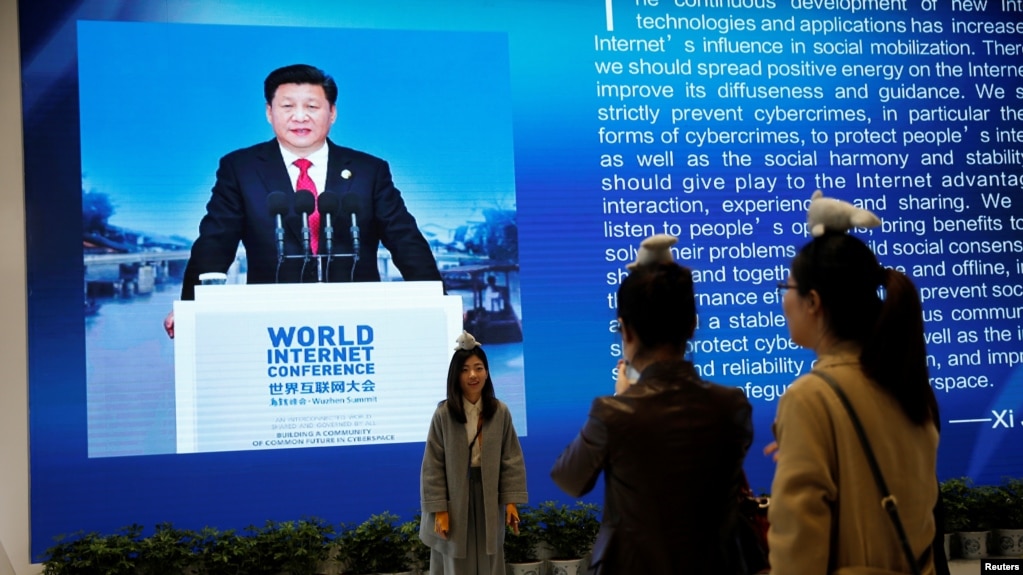 中国国家主席习近平在浙江乌镇举行的第三届世界互联网大会上讲话(2016年11月16日)(photo:VOA)