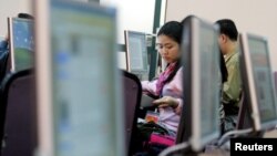 Phúc trình của RSF nói rằng tình trạng chính phủ đàn áp các trang mạng xã hội và các blogger nổi bật tại Việt Nam, nước xếp thứ 174 trên bảng xếp hạng.
