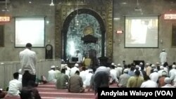 Suasana di Masjid Sunda Kelapa, Jakarta. (Foto: dok).