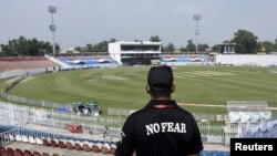 A Police Elite Force member stands guard at Rawalpindi Cricket Stadium, after the New Zealand team pulled out of a Pakistan tour over security concerns, in Rawalpindi, Sept. 17, 2021.