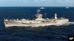 美國第七艦隊旗艦“藍嶺號” (資料照片)