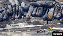 Les restes d'un train dont des wagons-citernes ont explosé le 6 juillet à Lac-Mégantic au Québec. Le 8 juillet 2013.