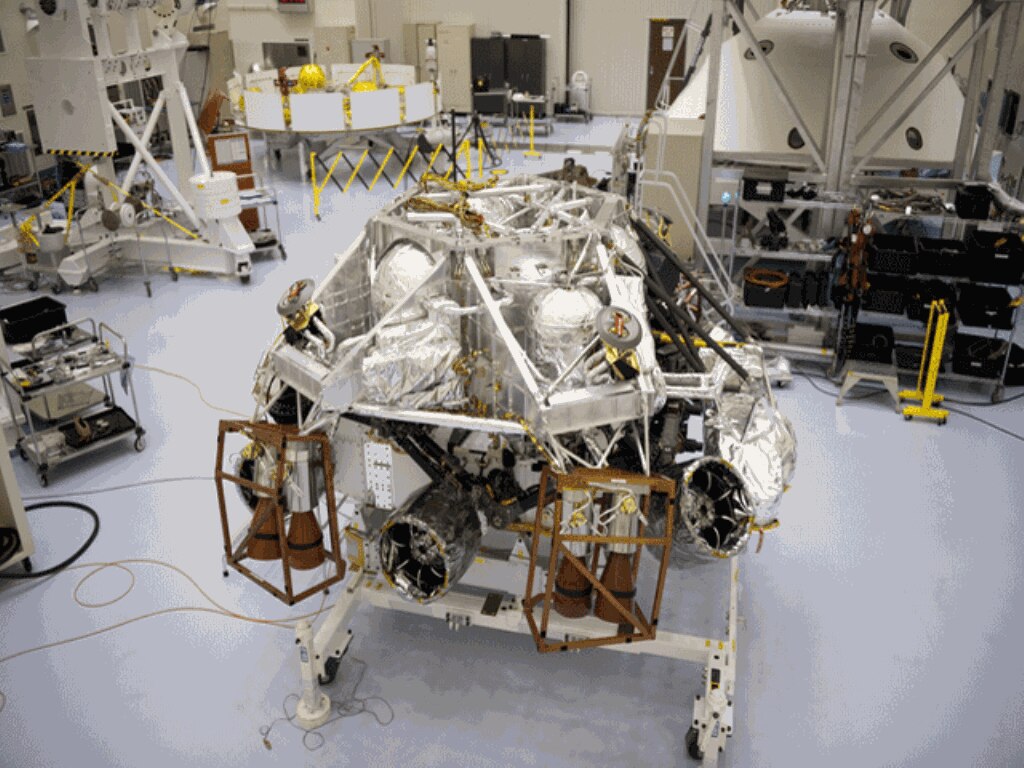 Tại Trung Tâm Không Gian Kennedy của NASA ở Florida, xe tự hành MLS được trang bị với công nghệ đẩy bằng rocket để giúp đưa xe đáp xuống mặt Sao Hỏa (NASA / Kim Shiflett)