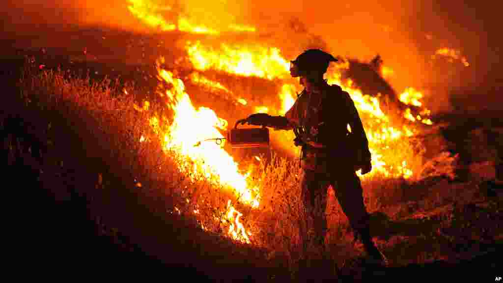 Incendie en&nbsp;​Californie : &nbsp;​les flammes ont carbonisé plus de 60.000 hectares et détruit au moins 24 résidences.