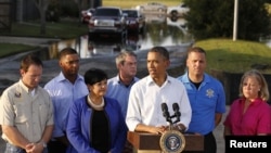 El presidente de Estados Unidos recorrió los destrozos que dejó el huracán Isaac en el vecindario de Ridgewood Place, Luisiana.