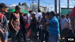 Un acuerdo para el otorgamiento de asilo a salvadoreños y hondureños en Guatemala -deportados de EE.UU.- está en fase de avance. Foto: Eugenia Sagastume/VOA.