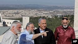 Israeli Prime Minister Benjamin Netanyahu, second from right, meets with heads of Israeli settlement authorities at the Alon Shvut settlement, in the Gush Etzion block, in the occupied the West Bank, Nov. 19, 2019. 