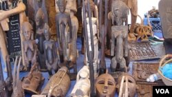 West African masks are displayed by Moses Camara at Eastern Market, in Washington D.C.. (file) (VOA/Elizabeth Monnac) 