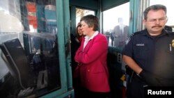 Esta no es la primera vez que Janet Napolitano, secretaria de Seguridad Nacional de EE.UU., visita la frontera con México. En 2009 también se reunió con agentes fronterizos de ambos países.