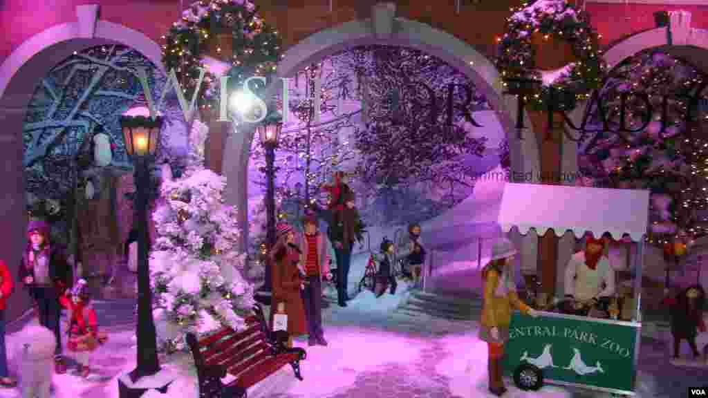 罗德泰勒百货公司以圣诞老人到不同国度来推出服饰