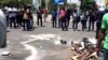 Manifestantes haitianos participan en un ritual de vudú cerca del Palacio Presidencial en Puerto Príncipe el 21 de abril de 2021. Foto captura de un video de Renan Toussaint, VOA.