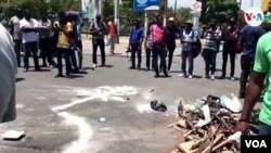 Manifestantes haitianos participan en un ritual de vudú cerca del Palacio Presidencial en Puerto Príncipe el 21 de abril de 2021. Foto captura de un video de Renan Toussaint, VOA.