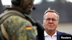 FILE: Menteri Pertahanan Jerman Boris Pistorius mengunjungi brigade udara Angkatan Darat Jerman Bundeswehr di Saarlouis, Jerman, 17 September 2024. (Thilo Schmuelgen/REUTERS)