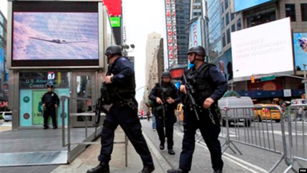 Polisi anti teror di New York siaga mengamankan kawasan Manhattan.