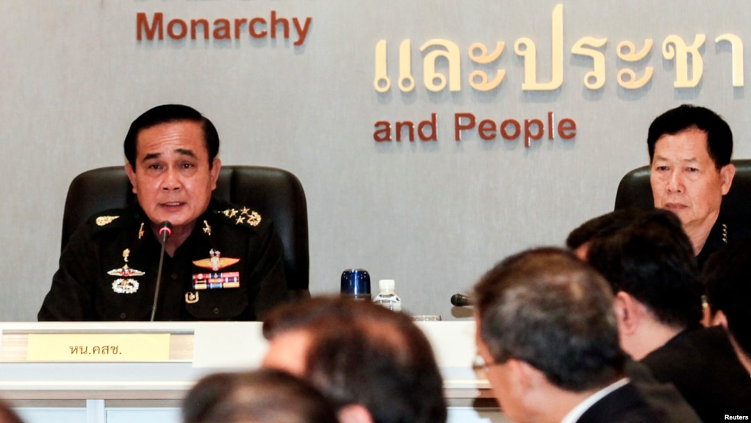 Pimpinan Militer Thailand Jenderal Prayuth Chan-ocha dalam rapat dengan para Duta Besar Thailand di Markas Besar Tentara Kerajaan Thailand di Bangkok, 11 Juni 2014 (Foto: dok).