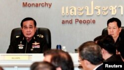 Pimpinan Militer Thailand Jenderal Prayuth Chan-ocha dalam rapat dengan para Duta Besar Thailand di Markas Besar Tentara Kerajaan Thailand di Bangkok, 11 Juni 2014 (Foto: dok).