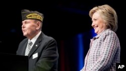 De acuerdo a una encuesta reciente del diario Military Times, el 49% de veteranos respaldan a Trump y solo un 21% apoyan a Hillary Clinton. 