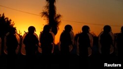 Policija čuva ulice San Fernanda, u predgradju Buenos Airesa. 