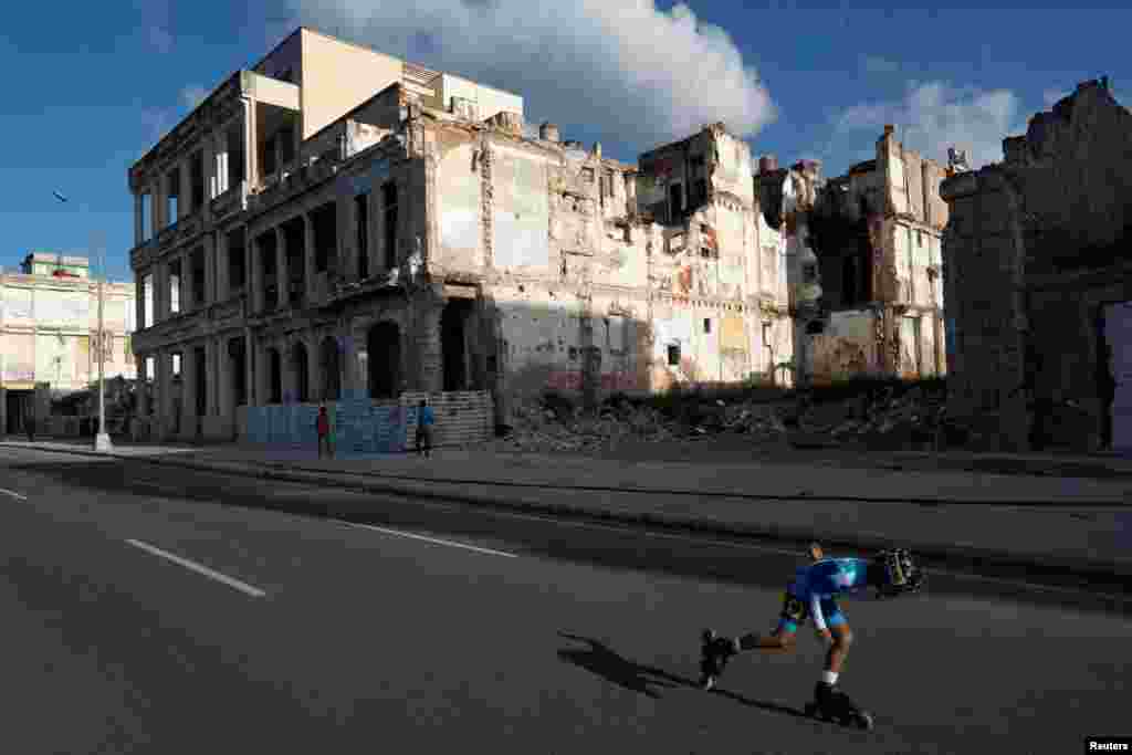 A child competes during the World Skate Marathon Tour along Havana&#39;s Malecon, Cuba, on December 8, 2024. REUTERS/Alexandre Meneghini