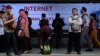 Suasana di Stasiun Sudirman, Jakarta, 9 Agustus 2016. (Foto: Reuters)