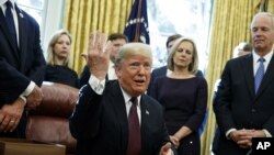 Le président Donald Trump dans le bureau ovale de la Maison Blanche, à Washington,le vendredi 16 novembre 2018. (Photo AP / Evan Vucci)