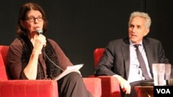 FILE - Martha Bayles, left, a professor at Boston College, and Jeff Gedmin, a senior fellow at Georgetown University, talk on Kleptocracy and Democracy Debate in Washington, D.C., Dec. 1, 2016. (Say Mony/VOA Khmer)